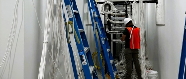 Structured cabling contractor Dallas performing large-scale Cat6 cable installation for a Dallas law firm office