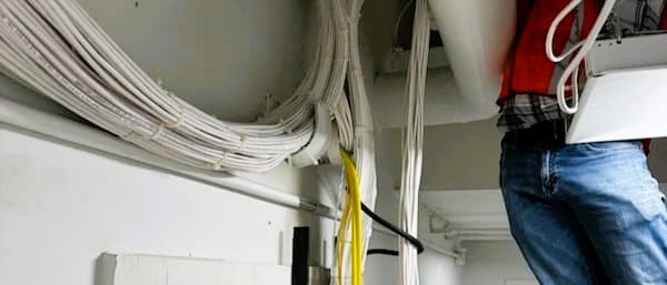 Cat6 cabling pathways installed by a structured cabling contractor in Dallas commercial office space