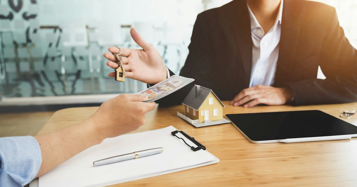 Property management phone Dallas office handling tenant and maintenance emergency calls